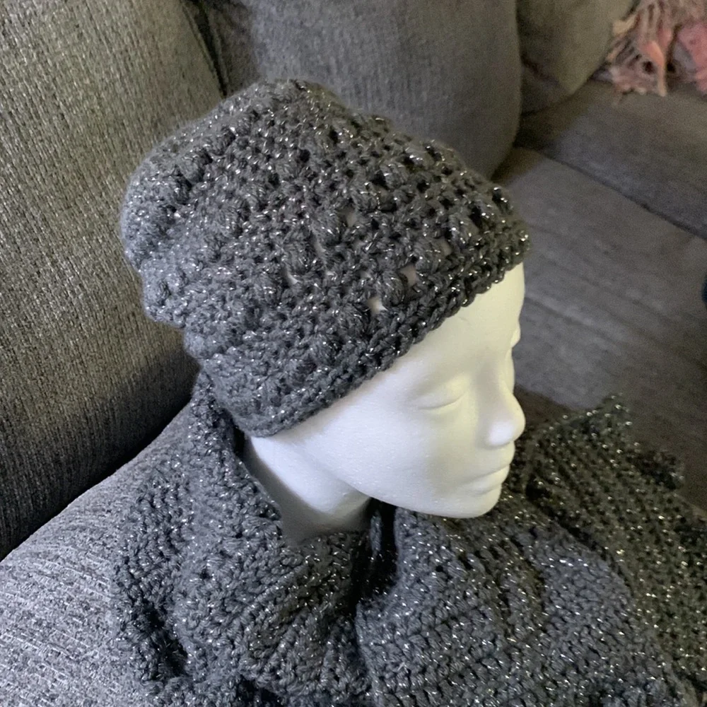 Hat & scarf - Picture 2 of 3